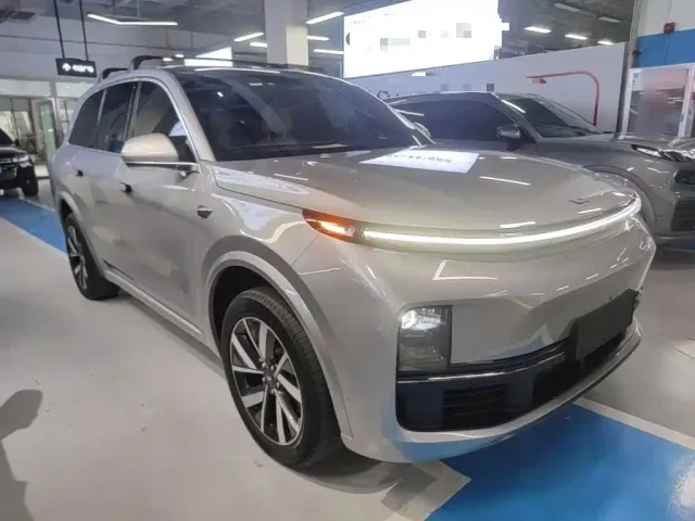 Li Auto L8 — Фото автомобиля 3