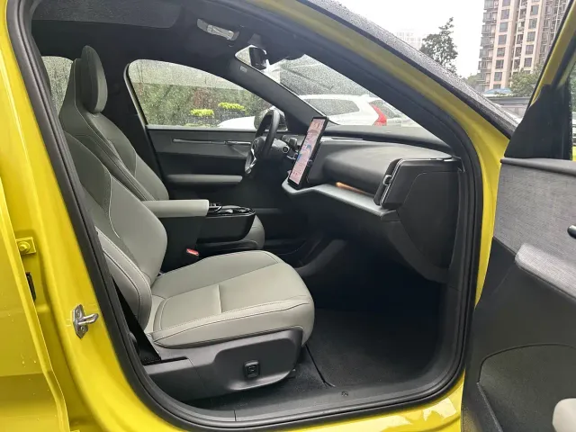 Volvo EX30 — Фото автомобиля 18