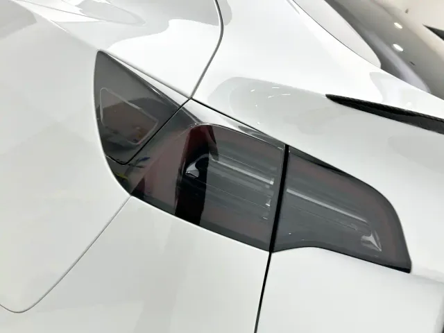 Tesla Model Y — Фото автомобиля 19