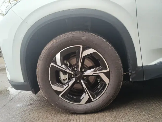 Dongfeng Fengshen L7 — Фото автомобиля 9