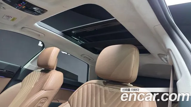 Hyundai Grandeur Grandeur (GN7) 2.5 Бензин 2WD — Фото автомобиля 18