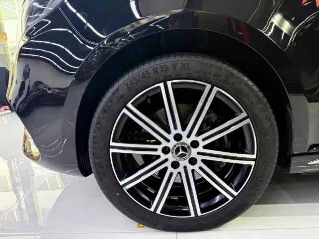 Mercedes-Benz V-Class — Фото автомобиля 14