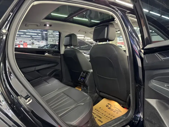 Volkswagen Passat — Фото автомобиля 12