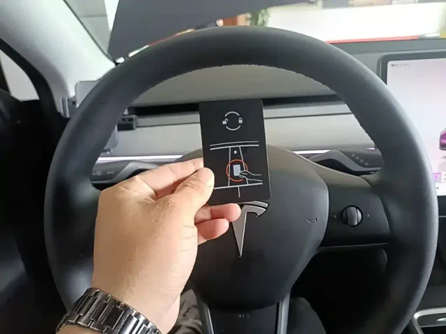 Tesla Model Y — Фото автомобиля 8