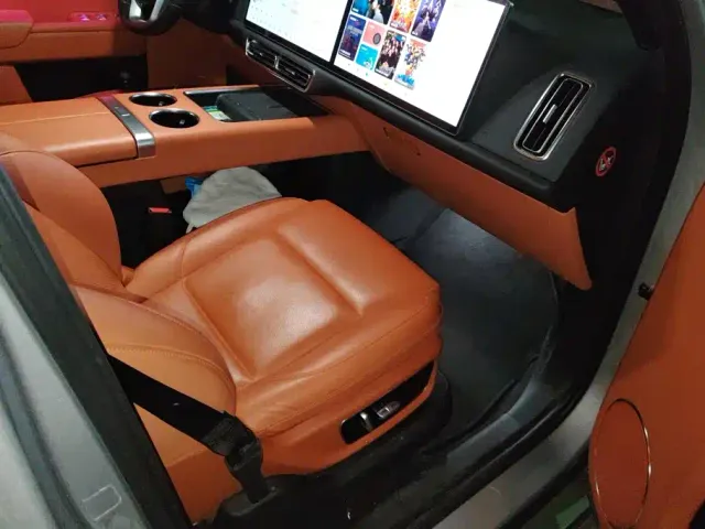 Li Auto L8 — Фото автомобиля 8
