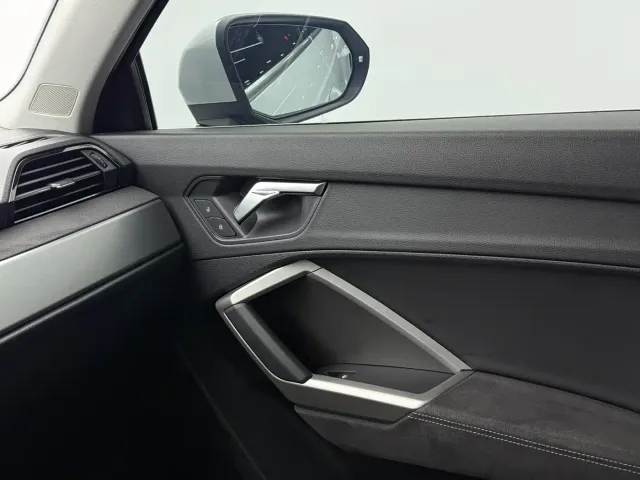 Audi Q3 — Фото автомобиля 10