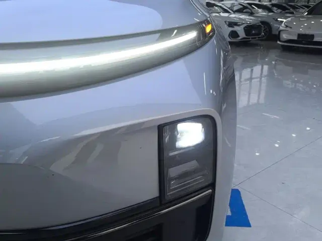 Li Auto L7 — Фото автомобиля 5