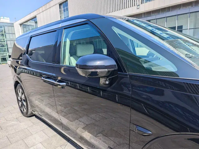 Volvo EM90 — Фото автомобиля 5