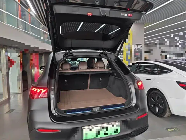 Mercedes-Benz EQE SUV — Фото автомобиля 18