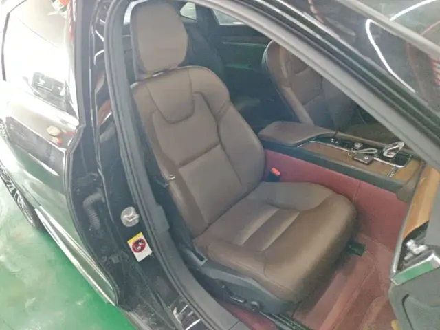 Volvo S90 — Фото автомобиля 24