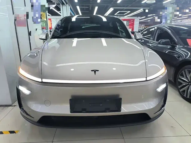 Tesla Model Y L — Фото автомобиля 2
