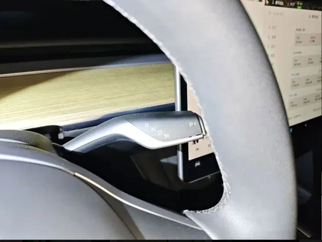 Tesla Model Y — Фото автомобиля 14