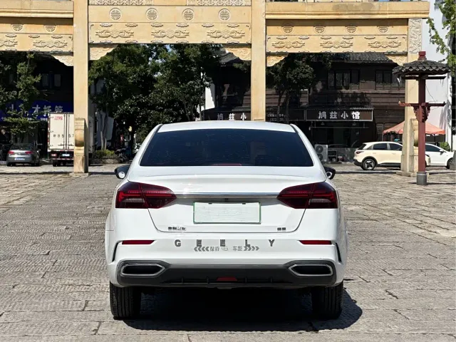 Geely Emgrand — Фото автомобиля 5