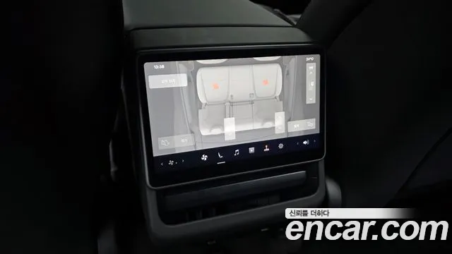 Tesla Model Y — Фото автомобиля 17