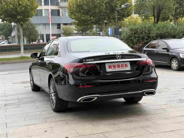 Mercedes-Benz E-Class — Фото автомобиля 9