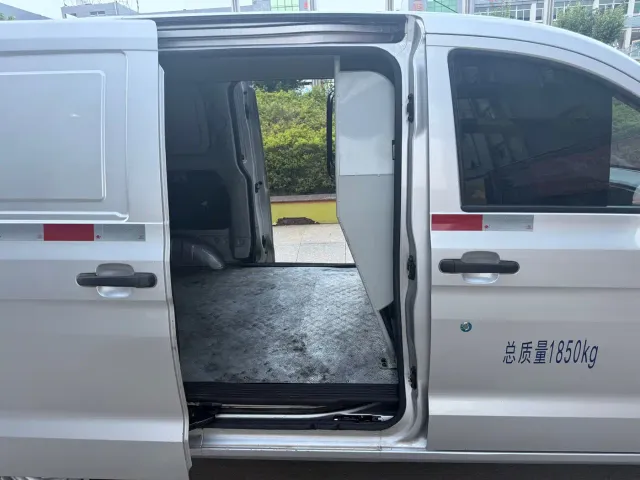 Wuling Hongguang V — Фото автомобиля 8
