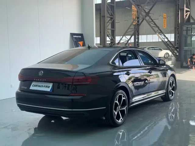 Volkswagen Passat — Фото автомобиля 14