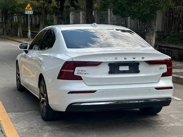 Volvo S60 — Фото автомобиля 6