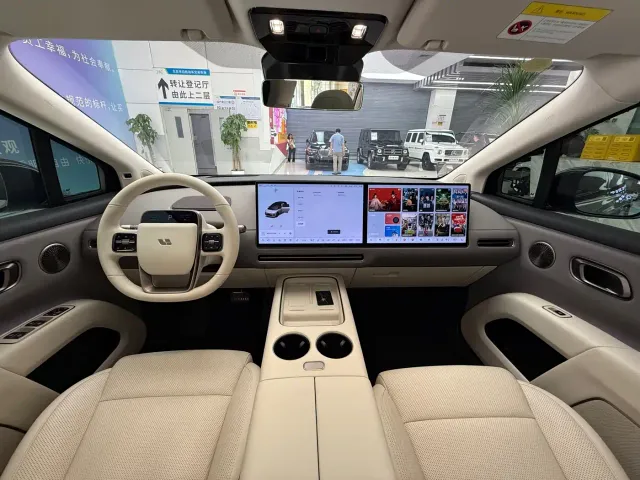 Li Auto i8 — Фото автомобиля 21