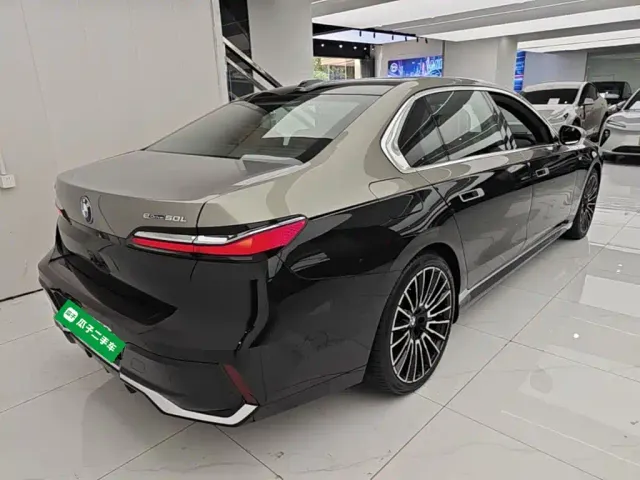 BMW i7 — Фото автомобиля 6