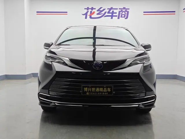 Toyota Sienna — Фото автомобиля 4