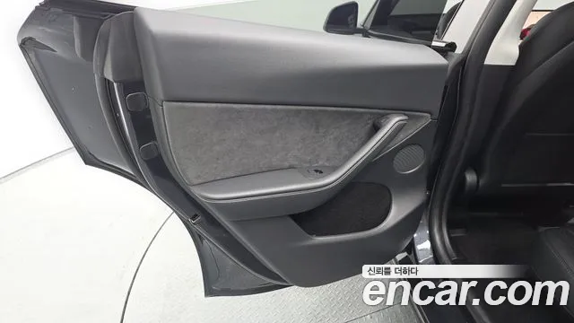Tesla Model Y — Фото автомобиля 14