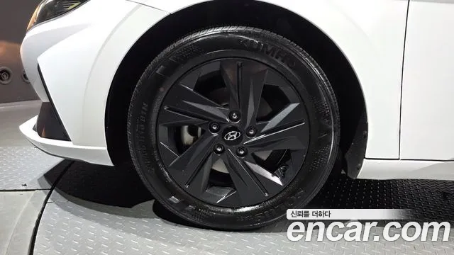 Hyundai Avante CN7 — Фото автомобиля 5