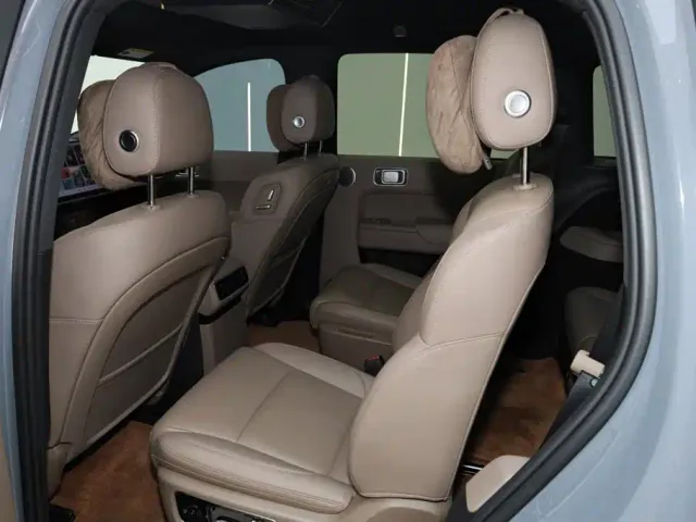 Li Auto L8 — Фото автомобиля 27