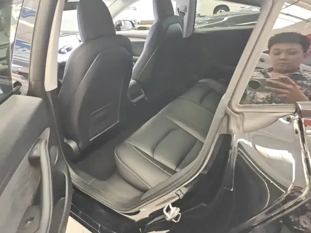 Tesla Model 3 — Фото автомобиля 16