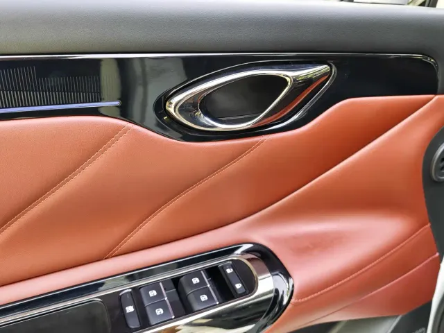 GAC Trumpchi E8 — Фото автомобиля 10