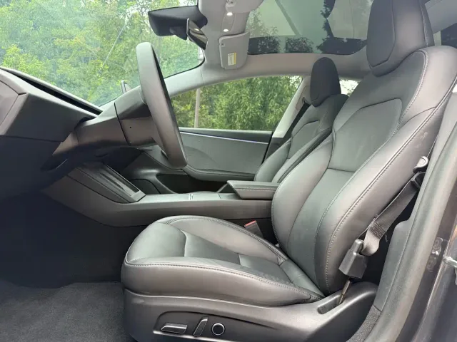 Tesla Model 3 — Фото автомобиля 9