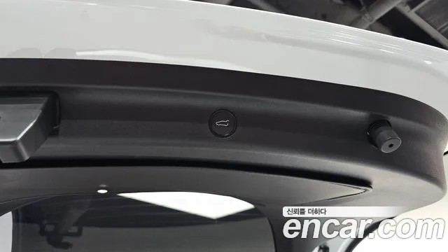 Tesla Model Y — Фото автомобиля 26