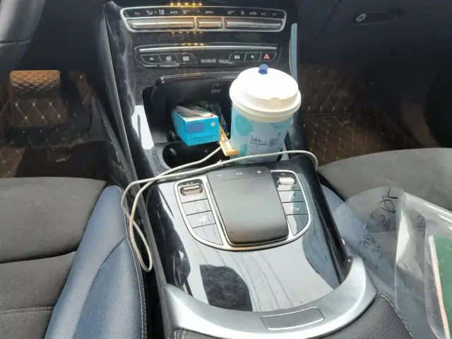 Mercedes-Benz EQC — Фото автомобиля 16