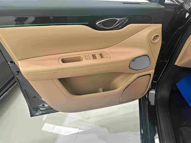 GAC Trumpchi E8 — Фото автомобиля 5