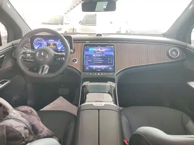 Mercedes-Benz EQE SUV — Фото автомобиля 9