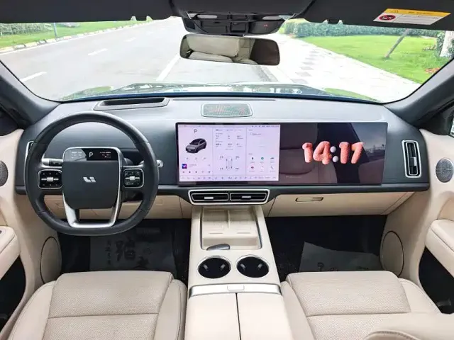 Li Auto L8 — Фото автомобиля 8