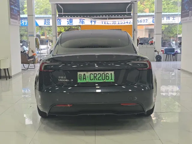 Tesla Model 3 — Фото автомобиля 12