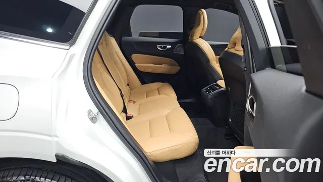 Вольво XC60 — Фото автомобиля 10