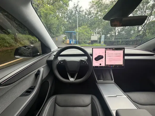 Tesla Model Y — Фото автомобиля 10