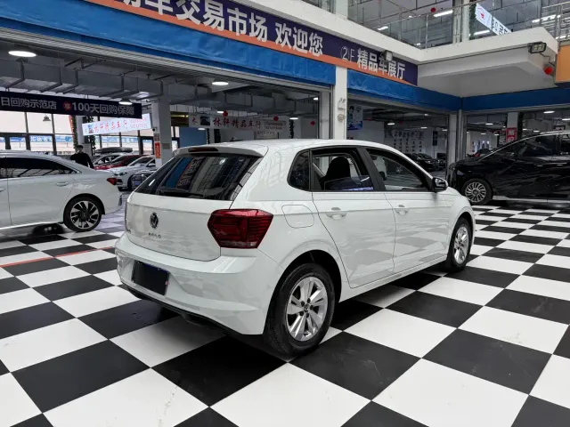 Volkswagen Polo — Фото автомобиля 6