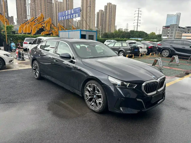 BMW 5 Series — Фото автомобиля 3