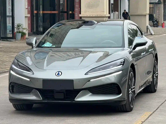 Фотография автомобиля — Denza Z9GT