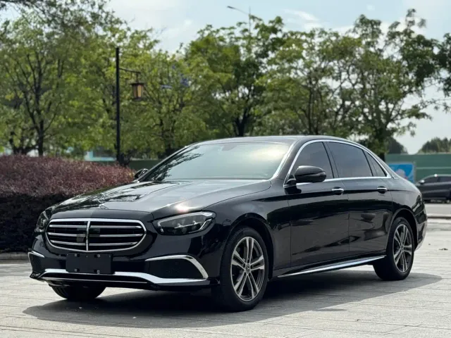 Mercedes-Benz E-Class — Фото автомобиля 4