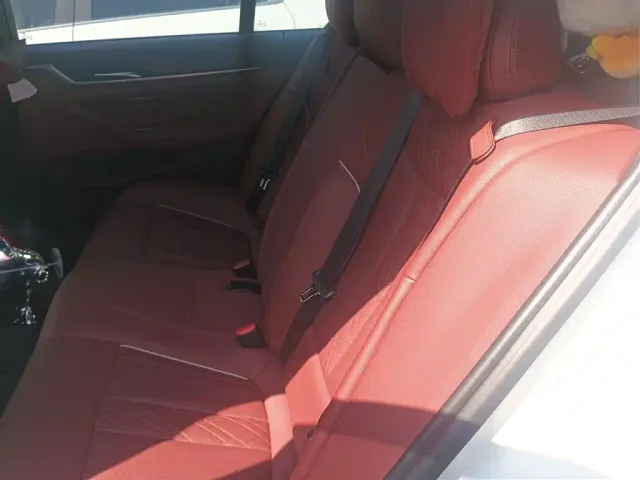 BMW 5 Series — Фото автомобиля 12