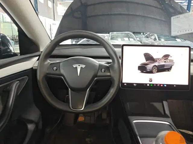 Tesla Model Y — Фото автомобиля 14
