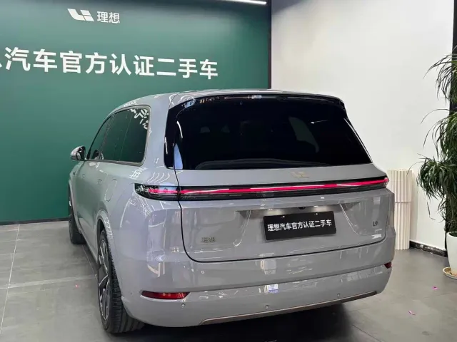 Li Auto L9 — Фото автомобиля 10