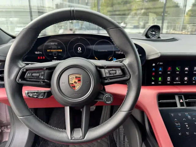 Porsche Taycan — Фото автомобиля 14