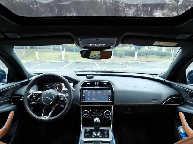 Jaguar XEL — Фото автомобиля 7