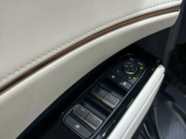 Lexus LM — Фото автомобиля 12