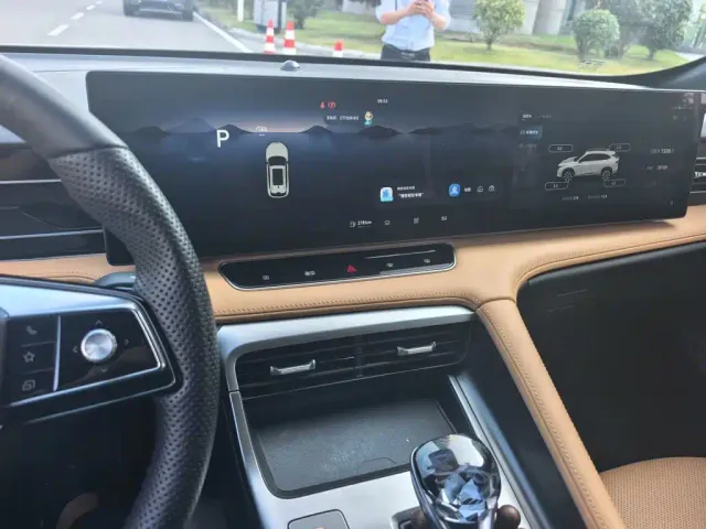 Roewe RX5 — Фото автомобиля 9